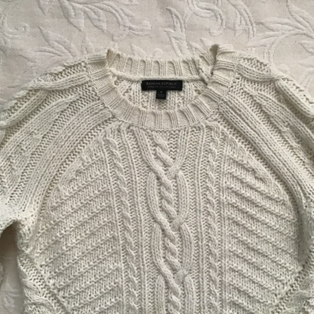 Women’s Banana Republic Cream Cable Knit Sweater - Picture 2 of 8
